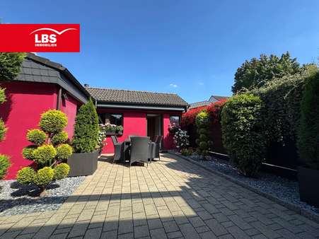 Garten mit Gartenhaus Garten mit Gartenhaus - Erdgeschosswohnung in 46240 Bottrop mit 98m² kaufen