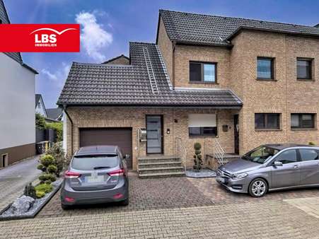 Hauseingang (Rechte Tür) Hauseingang (Rechte Tür) - Erdgeschosswohnung in 46240 Bottrop mit 98m² kaufen