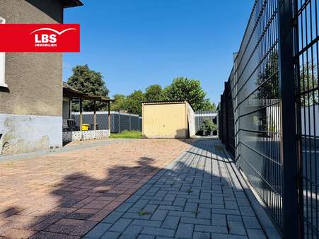 Einfahrt Einfahrt - Reihenendhaus in 46240 Bottrop mit 75m² kaufen