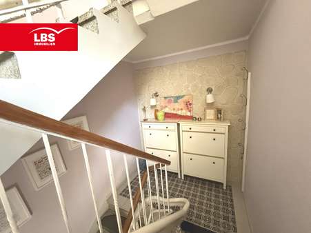 Treppenhaus - Doppelhaushälfte in 46240 Bottrop mit 170m² kaufen