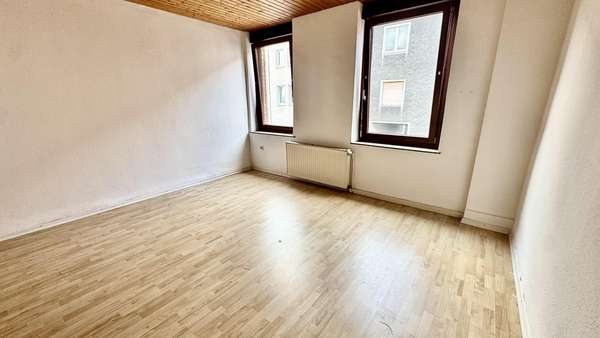 Zimmer OG. Zimmer OG. - Mehrfamilienhaus in 45968 Gladbeck mit 200m² als Kapitalanlage kaufen