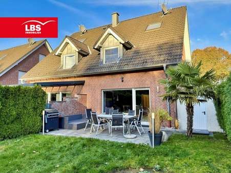 Terrasse am Haus - Doppelhaushälfte in 46240 Bottrop mit 132m² kaufen