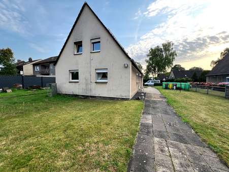 Ansicht hinten - Zweifamilienhaus in 46240 Bottrop mit 94m² kaufen