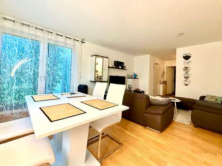 Wohnzimmer - Erdgeschosswohnung in 65189 Wiesbaden mit 81m² kaufen