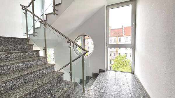 Treppenhaus - Etagenwohnung in 04318 Leipzig mit 81m² als Kapitalanlage kaufen