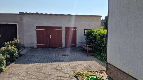 Garage/Einfahrt - Einfamilienhaus in 04442 Zwenkau mit 73m² kaufen