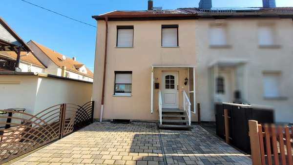 Hausansicht - Reihenendhaus in 04565 Regis-Breitingen mit 70m² kaufen