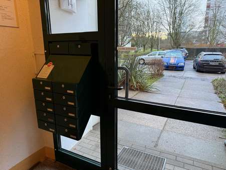 Eingang Vorderseite Eingang Vorderseite - Etagenwohnung in 04209 Leipzig mit 62m² kaufen
