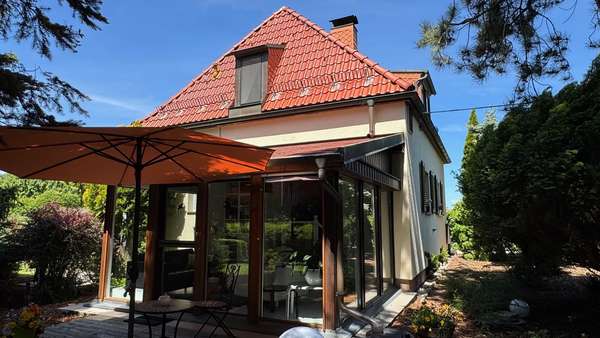 Seitenansicht mit Wintergarten Seitenansicht mit Wintergarten - Einfamilienhaus in 04420 Markranstädt mit 122m² kaufen