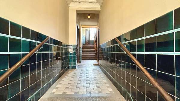 Hauseingang Hauseingang - Etagenwohnung in 04318 Leipzig mit 65m² als Kapitalanlage kaufen