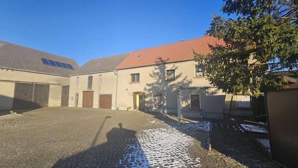 Westansicht und Scheune - Bauernhaus in 04758 Cavertitz mit 152m² kaufen