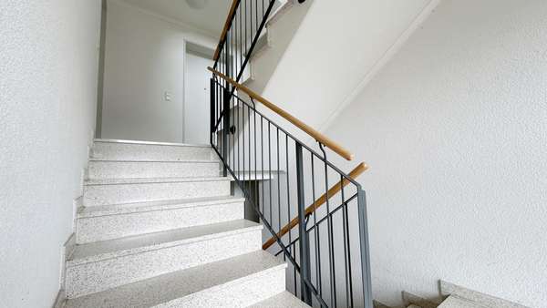 Treppenhaus Treppenhaus - Dachgeschosswohnung in 04329 Leipzig mit 71m² als Kapitalanlage kaufen