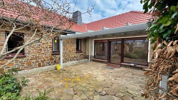 überdachte Terrasse - Einfamilienhaus in 04288 Leipzig mit 106m² kaufen