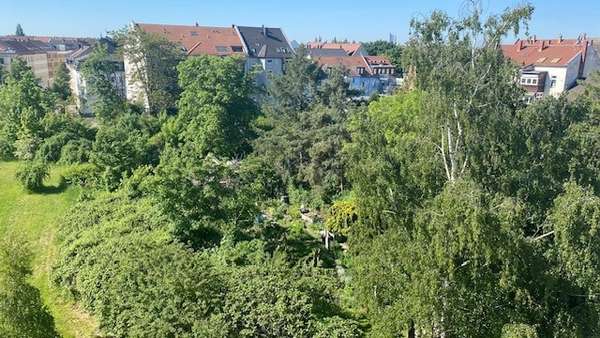 Blick vom Balkon - Dachgeschosswohnung in 04347 Leipzig mit 62m² kaufen