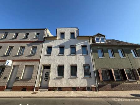 Hausansicht Hausansicht - Reihenmittelhaus in 04539 Groitzsch mit 134m² kaufen