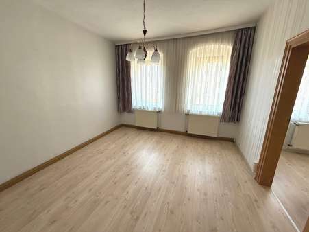 Wohnzimmer 1.OG Wohnzimmer 1.OG - Reihenmittelhaus in 04539 Groitzsch mit 134m² kaufen
