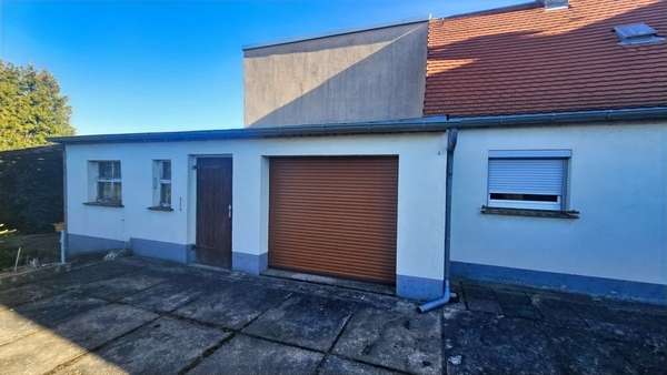 Garage, Nebengelass - Doppelhaushälfte in 04758 Oschatz mit 92m² kaufen