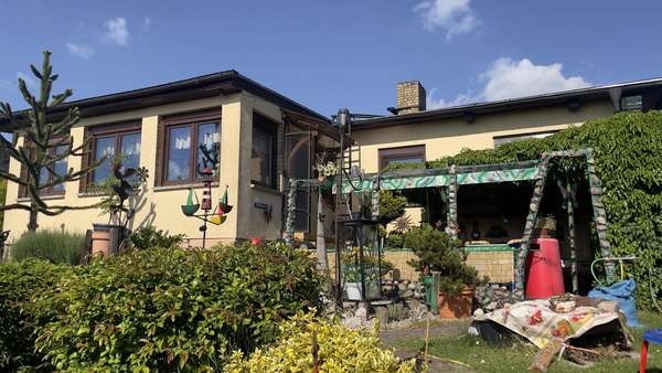 Blick vom Garten - Bungalow in 04838 Laußig mit 125m² kaufen