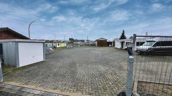 Grundstück mit Garagen u. Büro - Grundstück in 04509 Delitzsch mit 1072m² kaufen