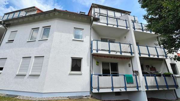 Hinteransicht Hinteransicht - Etagenwohnung in 04603 Windischleuba mit 78m² als Kapitalanlage kaufen