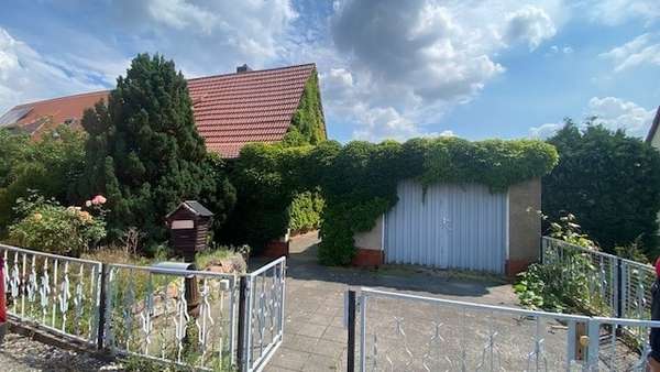 Straßenansicht - Doppelhaushälfte in 04442 Zwenkau mit 95m² kaufen