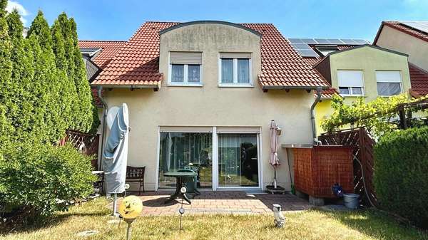 Hinteransicht Hinteransicht - Reihenmittelhaus in 06729 Elsteraue mit 128m² kaufen
