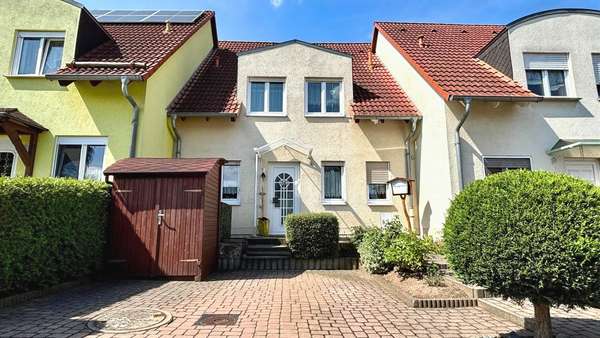 Straßenansicht Straßenansicht - Reihenmittelhaus in 06729 Elsteraue mit 128m² kaufen