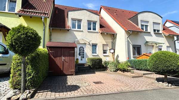 Straßenansicht Straßenansicht - Reihenmittelhaus in 06729 Elsteraue mit 128m² kaufen