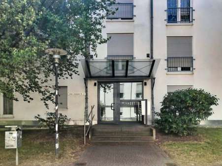 Hauseingang Hauseingang - Etagenwohnung in 04249 Leipzig mit 87m² kaufen