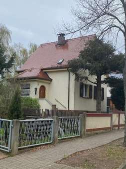 Straßenansicht - Einfamilienhaus in 04571 Rötha mit 92m² kaufen