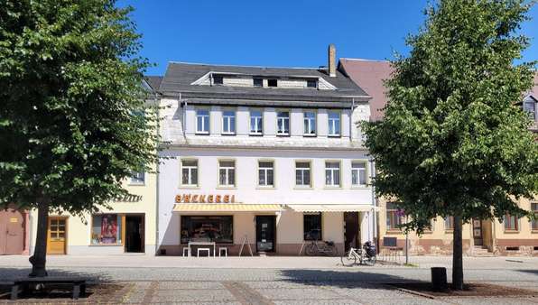 Direkt im Zentrum - Mehrfamilienhaus in 04654 Frohburg mit 251m² kaufen