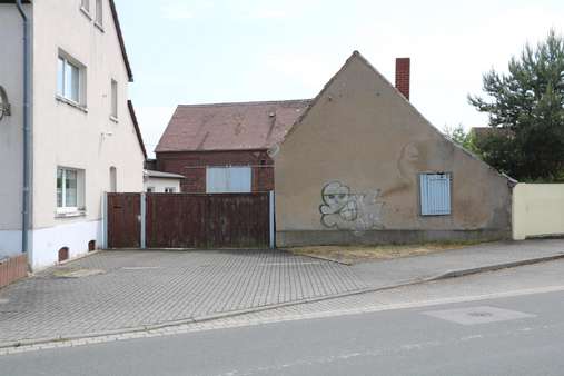 Zufahrt Hof - Zweifamilienhaus in 04571 Rötha mit 357m² kaufen