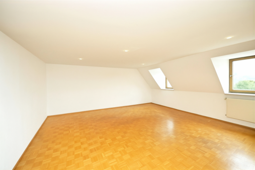 Wohnzimmer (möbelfrei visualisiert) - Dachgeschosswohnung in 04109 Leipzig mit 117m² kaufen