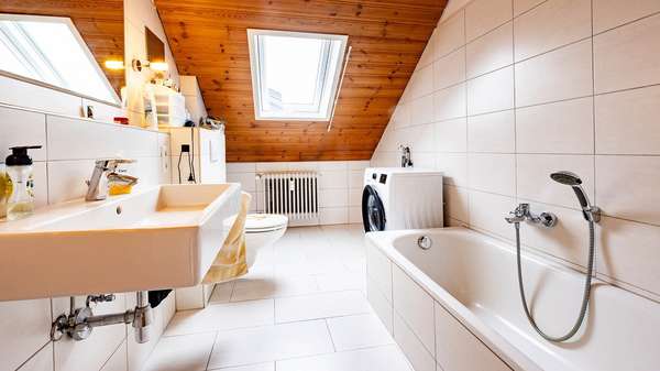 Tageslichtbadezimmer - Dachgeschosswohnung in 78315 Radolfzell mit 71m² kaufen