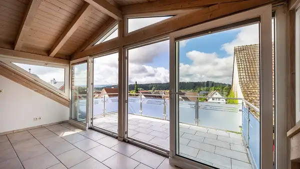 Lichtdurchflutete Maisonette - das ist Wohnen mit Stil !