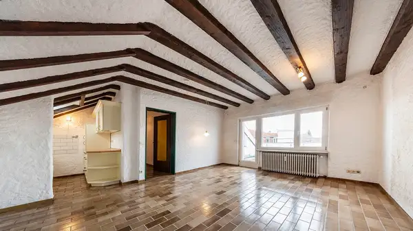 Praktisch geschnittene Dachgeschosswohnung - Sofort frei!!