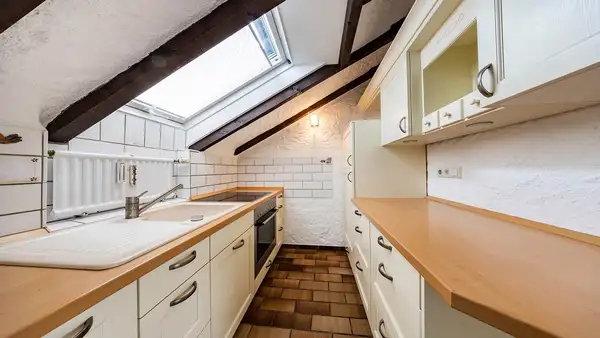 Praktisch geschnittene Dachgeschosswohnung - Sofort frei!!