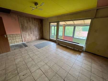 Wohnzimmer - Einfamilienhaus in 78333 Stockach mit 166m² kaufen