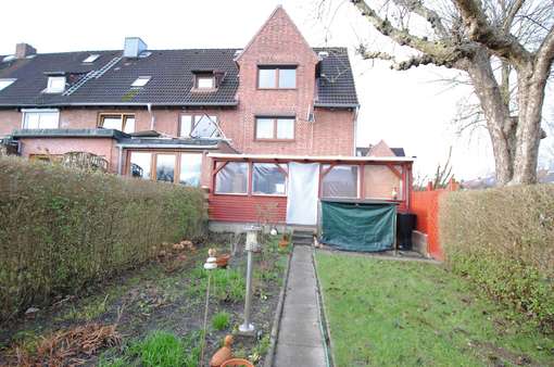 Blick aus dem Garten - Reihenendhaus in 24147 Kiel mit 97m² günstig kaufen