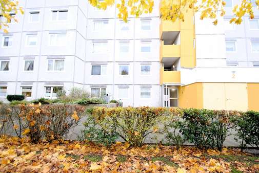 Hauseingang - Etagenwohnung in 24109 Kiel mit 59m² kaufen