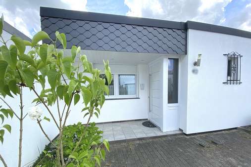 Eingangsbereich Eingangsbereich - Bungalow in 24146 Kiel mit 120m² kaufen