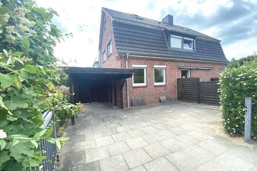Ansicht vom Gerstenkamp Ansicht vom Gerstenkamp - Zweifamilienhaus in 24147 Kiel mit 201m² kaufen