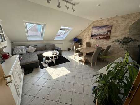 Wohnzimmer - Dachgeschosswohnung in 59227 Ahlen mit 78m² kaufen