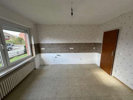 Küche im Erdgeschoss - Zweifamilienhaus in 59227 Ahlen mit 137m² kaufen