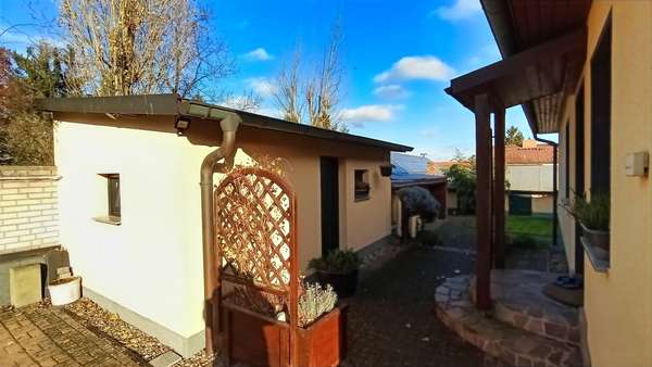 Außen 5 - Hauseingang & Nebengelass Ansicht (Tag) - Bungalow in 15295 Wiesenau mit 91m² kaufen