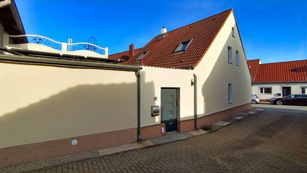 Außen 4 - Hauseingang & Dachterrasse - Reihenendhaus in 15890 Eisenhüttenstadt mit 104m² kaufen