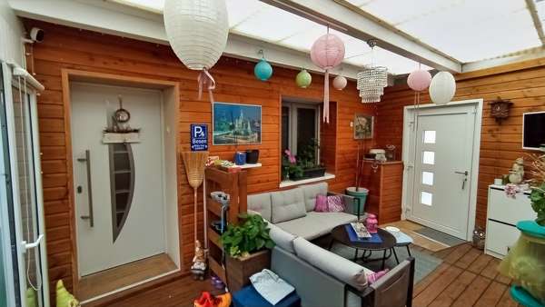 überdachter Eingangsbereich - Reihenendhaus in 15890 Eisenhüttenstadt mit 104m² kaufen