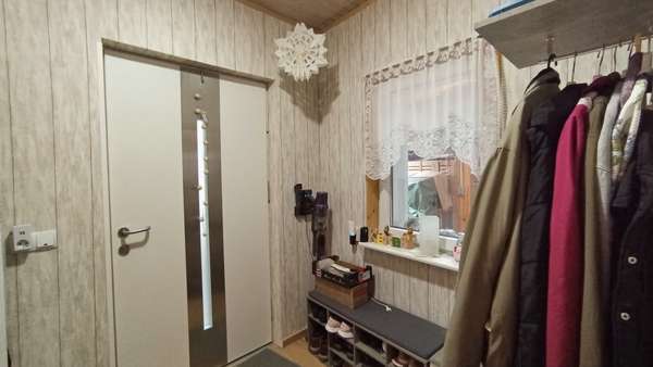 Hauseingangsbereich & Garderobe (Anbau) - Reiheneckhaus in 15890 Eisenhüttenstadt mit 123m² kaufen