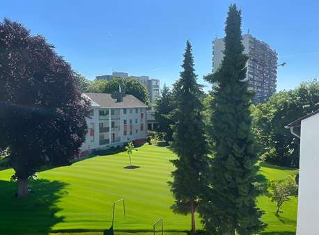 Blick in den grünen Garten - Etagenwohnung in 50737 Köln mit 75m² kaufen