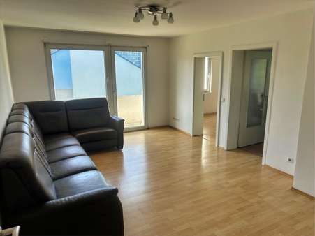 Wohnzimmer - Etagenwohnung in 50737 Köln mit 75m² kaufen